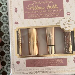 Charlotte set pillow talk